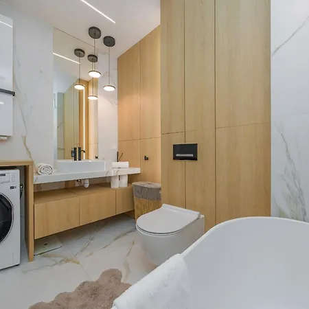 Golden Moon - Portova Apartment *